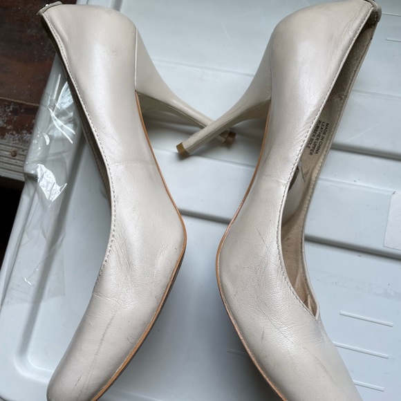 Michael Kors beige leather pumps size 8.5 in very used condition (sold as-is!) - Picture 4 of 14
